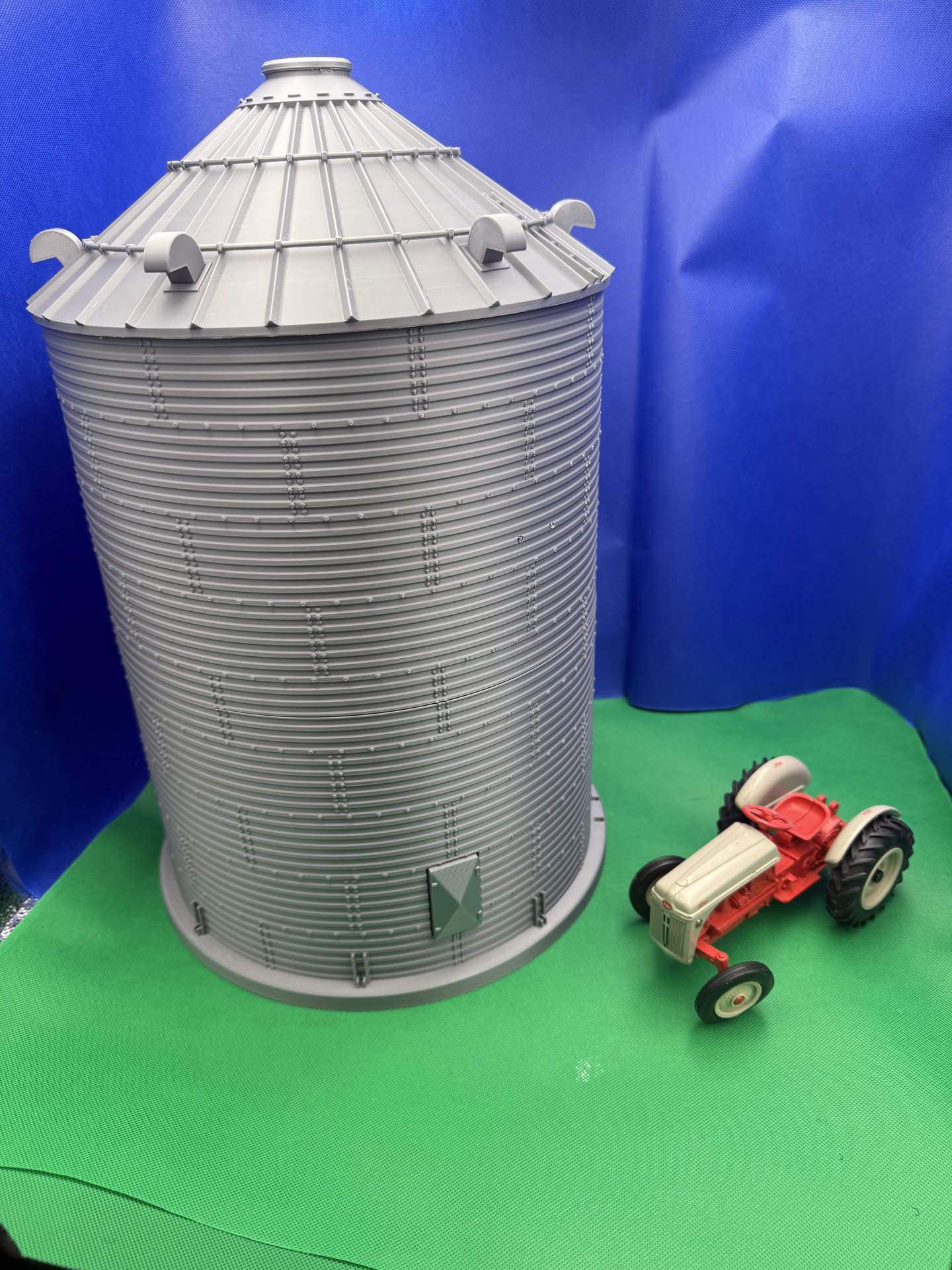 1/16 Scale Model Toy Grain Bin