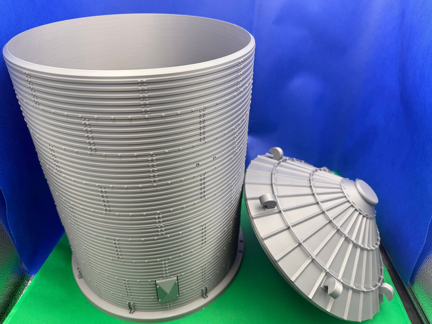 1/16 Scale Model Toy Grain Bin