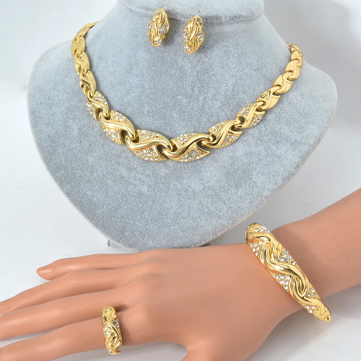 Dubai 18K Gold Plated Jewelry Set Women Luxurious Necklace Earrings Bracelet Ring 4pcs Bride Wedding Party Jewelry Set Gift