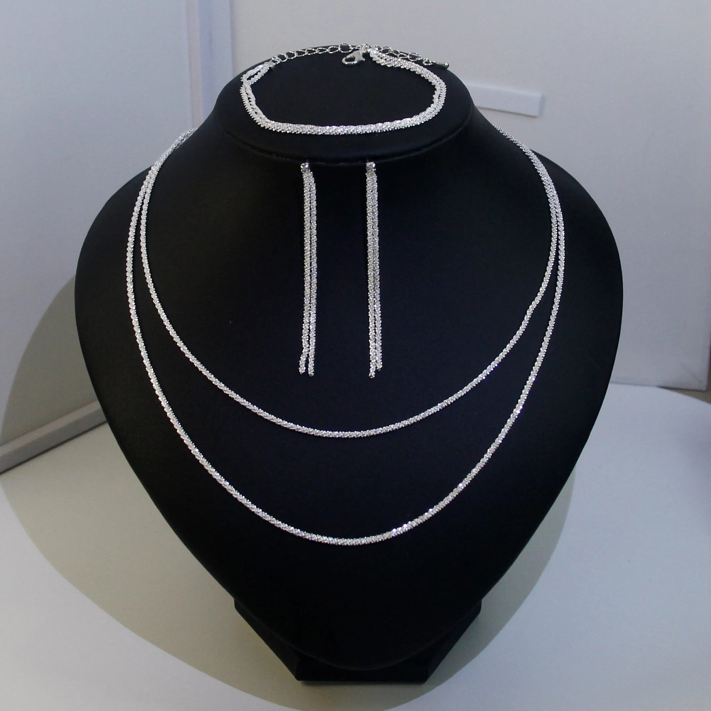 European and American Ladies' Fashionable and Shiny Necklaces, Earrings, Bracelets, Sets, Bridal Wedding Accessories and Gifts