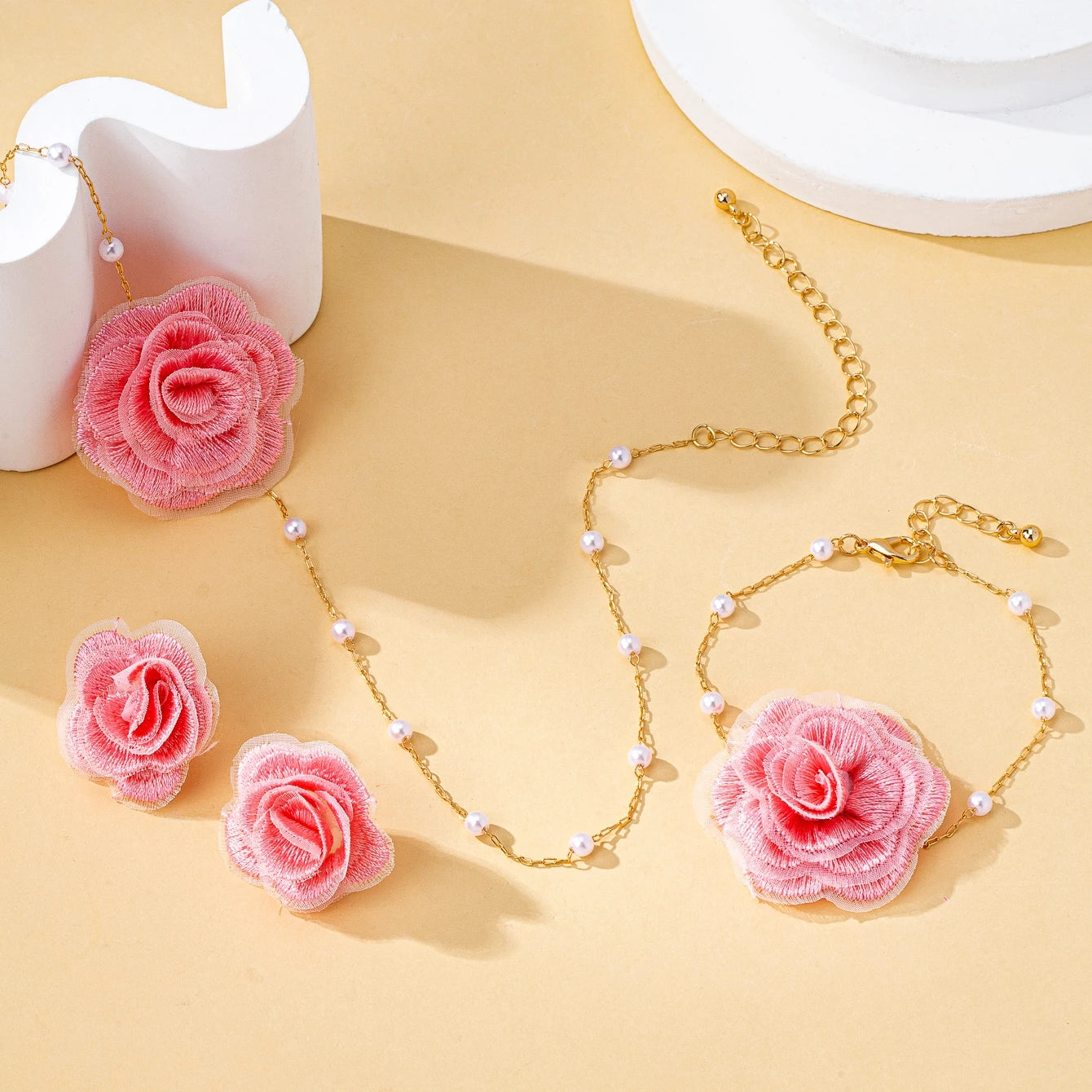 Women Jewelry Set Elegant Fabric Flower Imitation Pearl Necklace Bracelet Stud Earrings Bohemian Jewelry for Daily and Holiday Wear