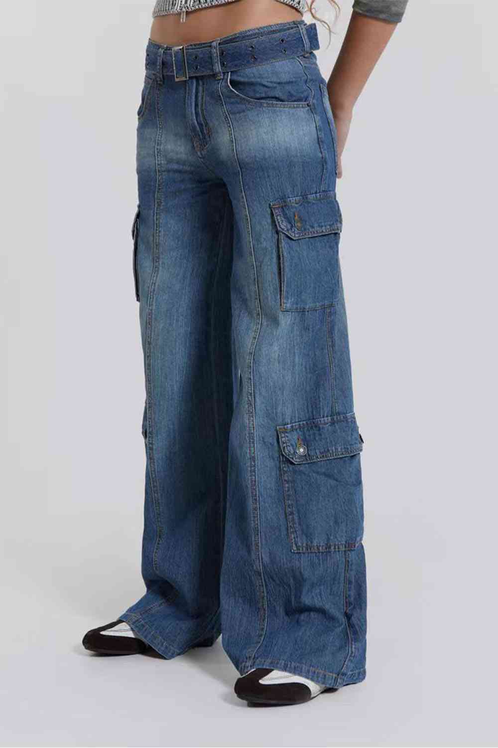 Buttoned Washed Jeans